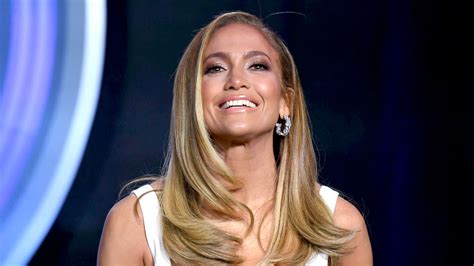 I Can't Stop Staring at Jennifer Lopez's Jewel .